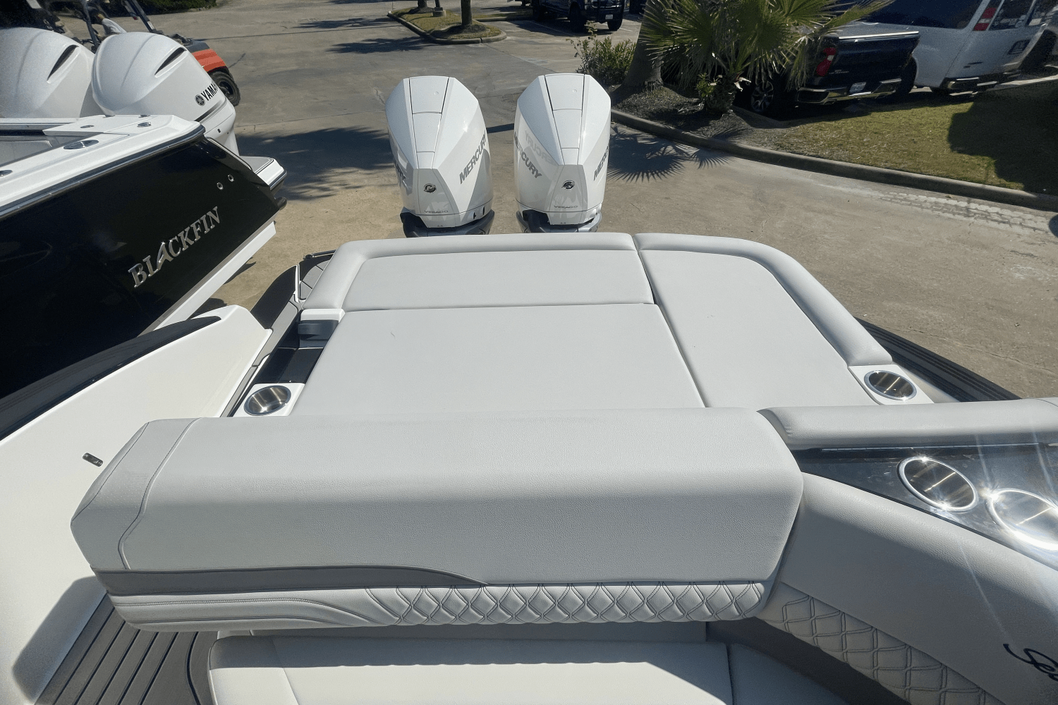 Slide: The Image of Sea Ray SLX 280 2025 - 14