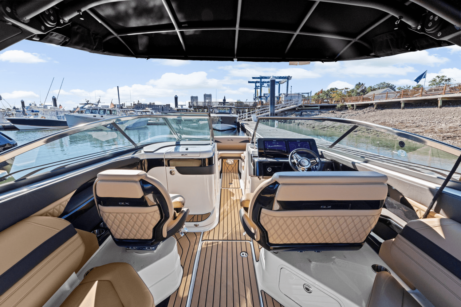 Slide: The Image of Sea Ray SLX 280 2025 - 15