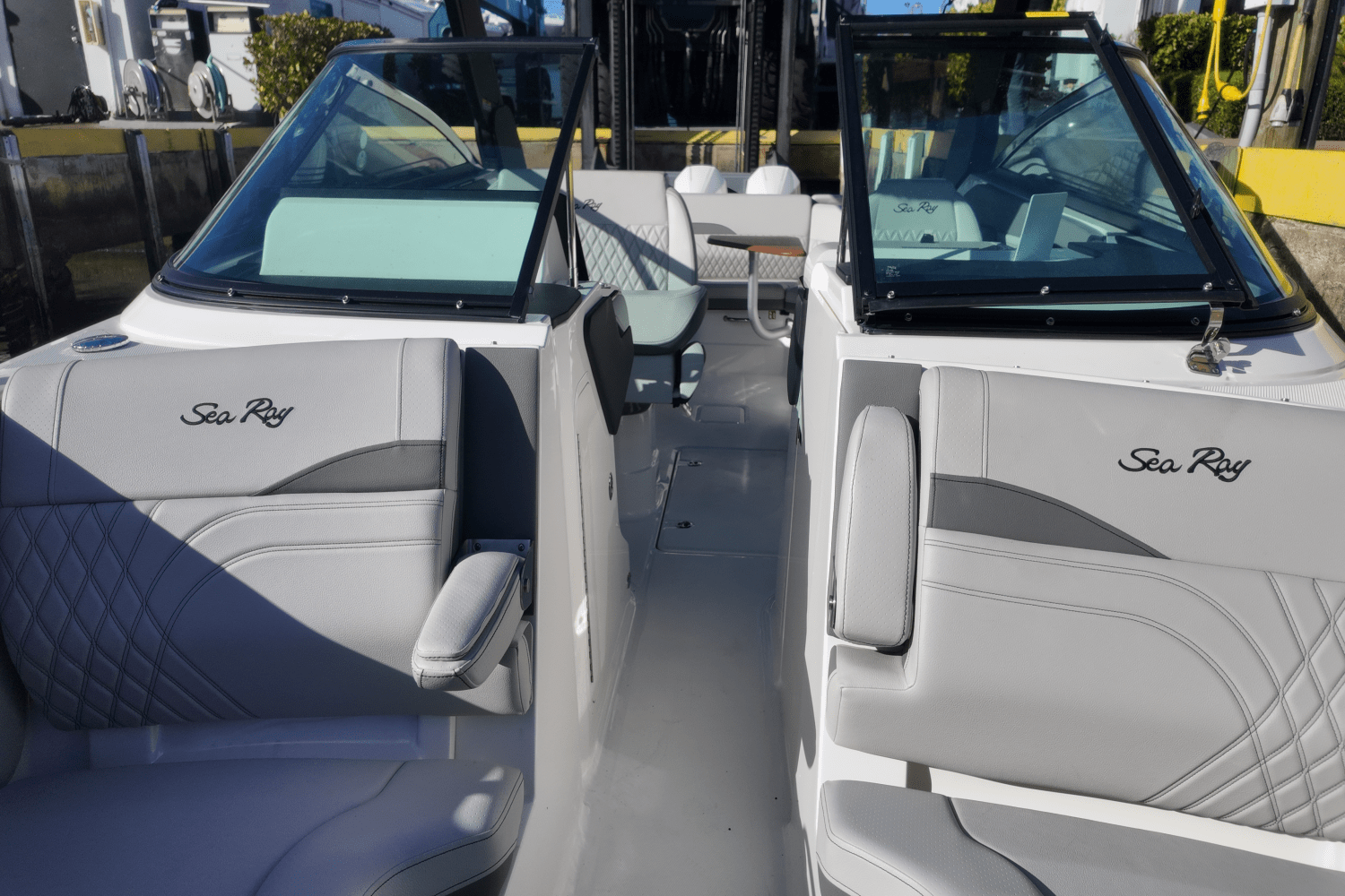 Slide: The Image of Sea Ray SLX 280 2025 - 15