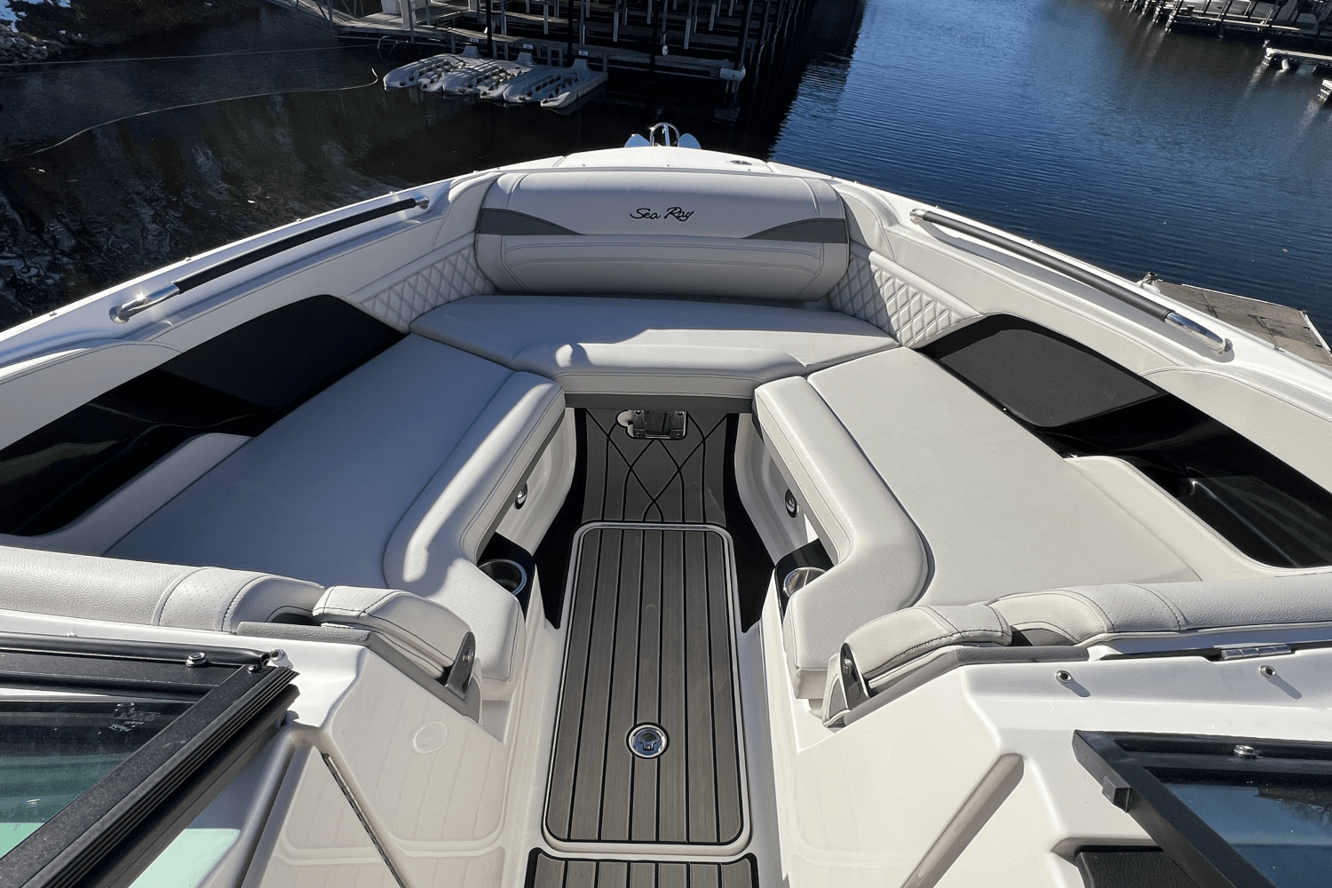 Slide: The Image of Sea Ray SLX 280 2025 - 15