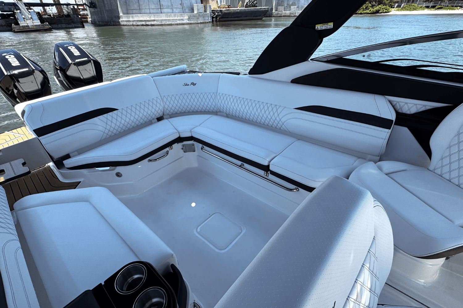 Slide: The Image of Sea Ray SLX 280 2025 - 15