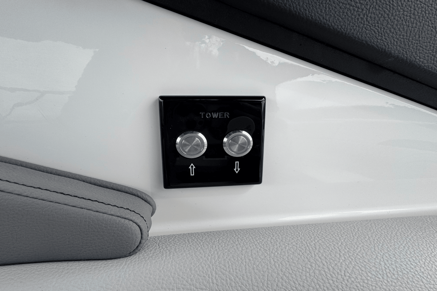 Slide: The Image of Sea Ray SLX 280 2025 - 15