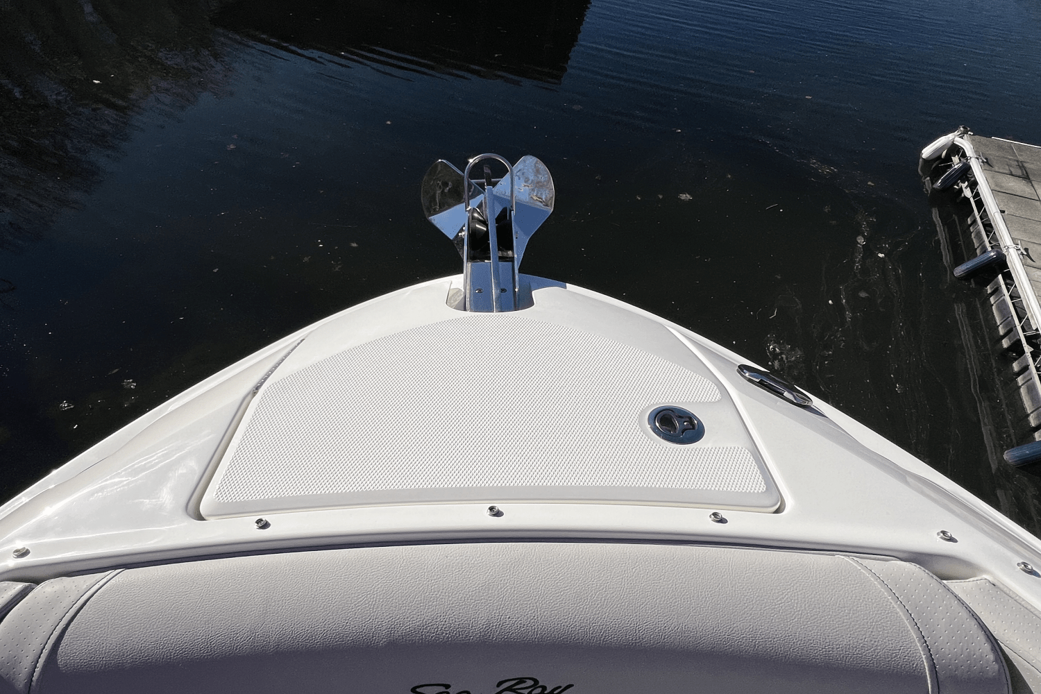 Slide: The Image of Sea Ray SLX 280 2025 - 16