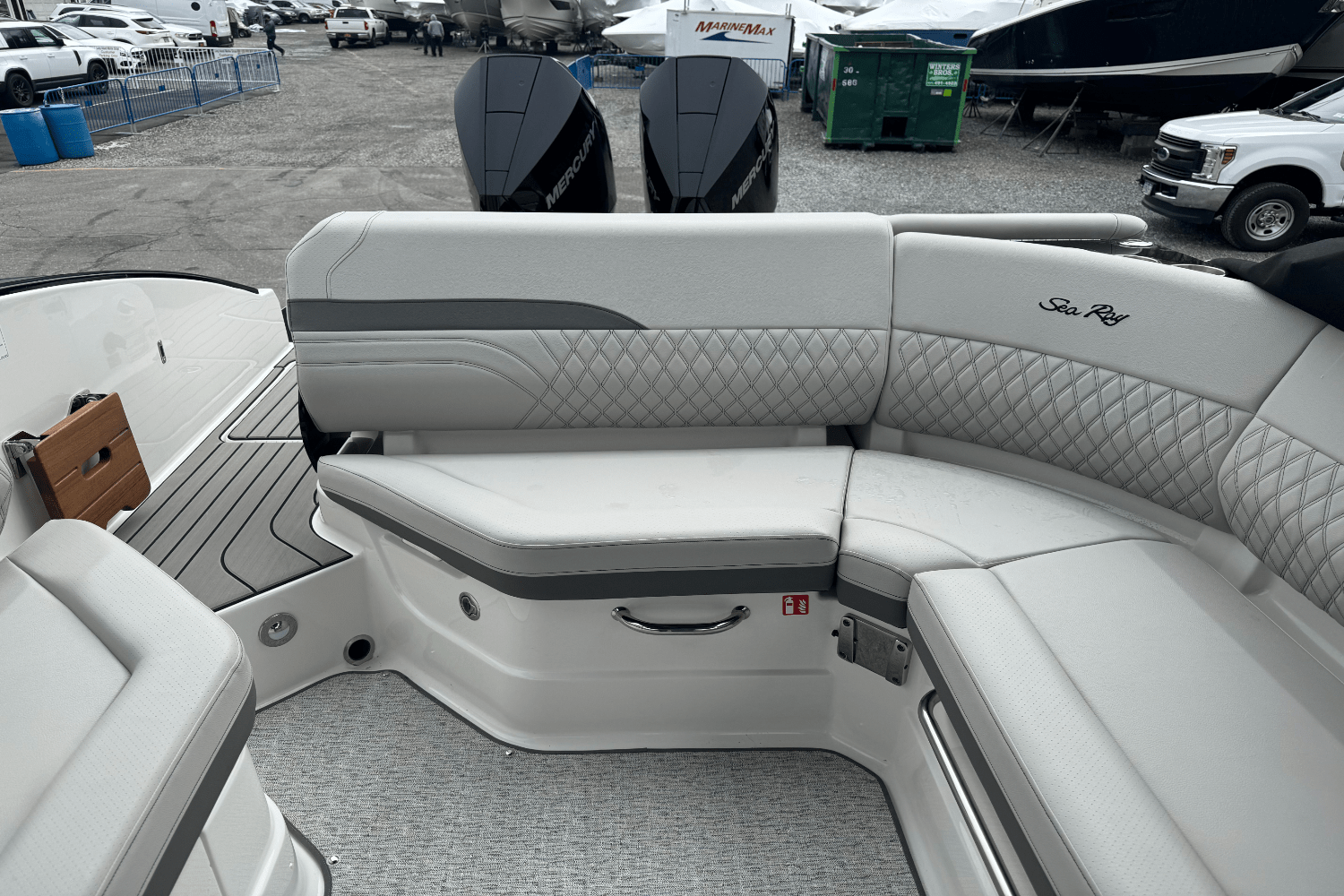 Slide: The Image of Sea Ray SLX 280 2025 - 16