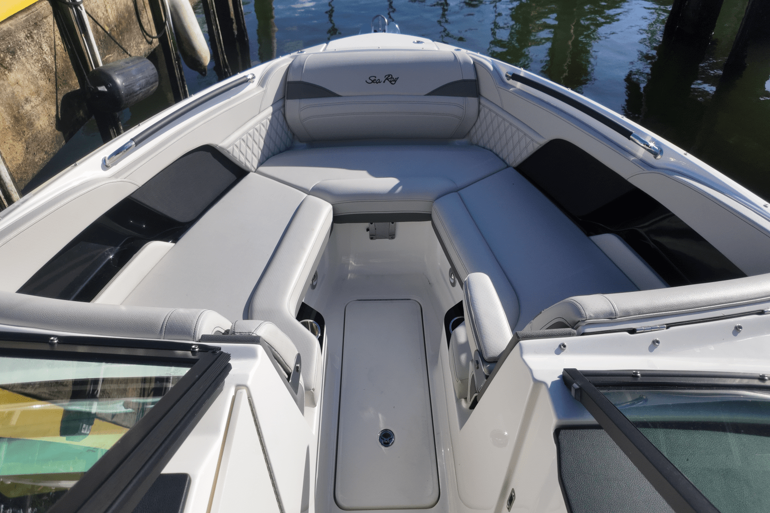 Slide: The Image of Sea Ray SLX 280 2025 - 18