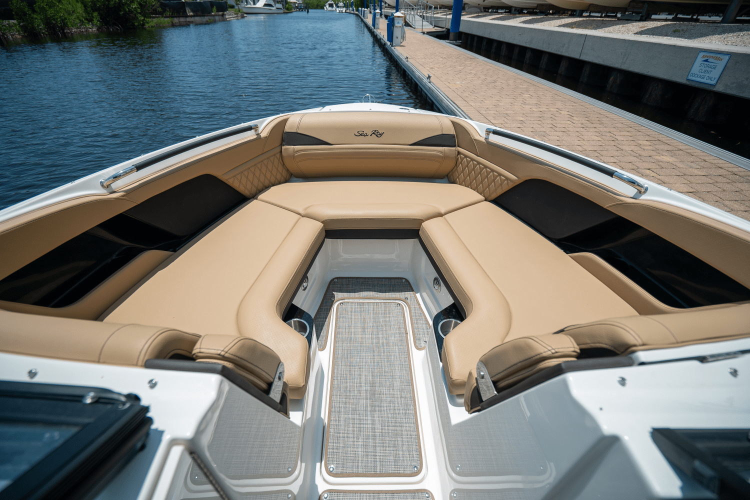 Slide: The Image of Sea Ray SLX 280 2025 - 19