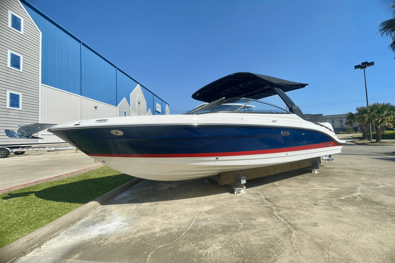 Slide: The Image of Sea Ray SLX 280 2025 - 19