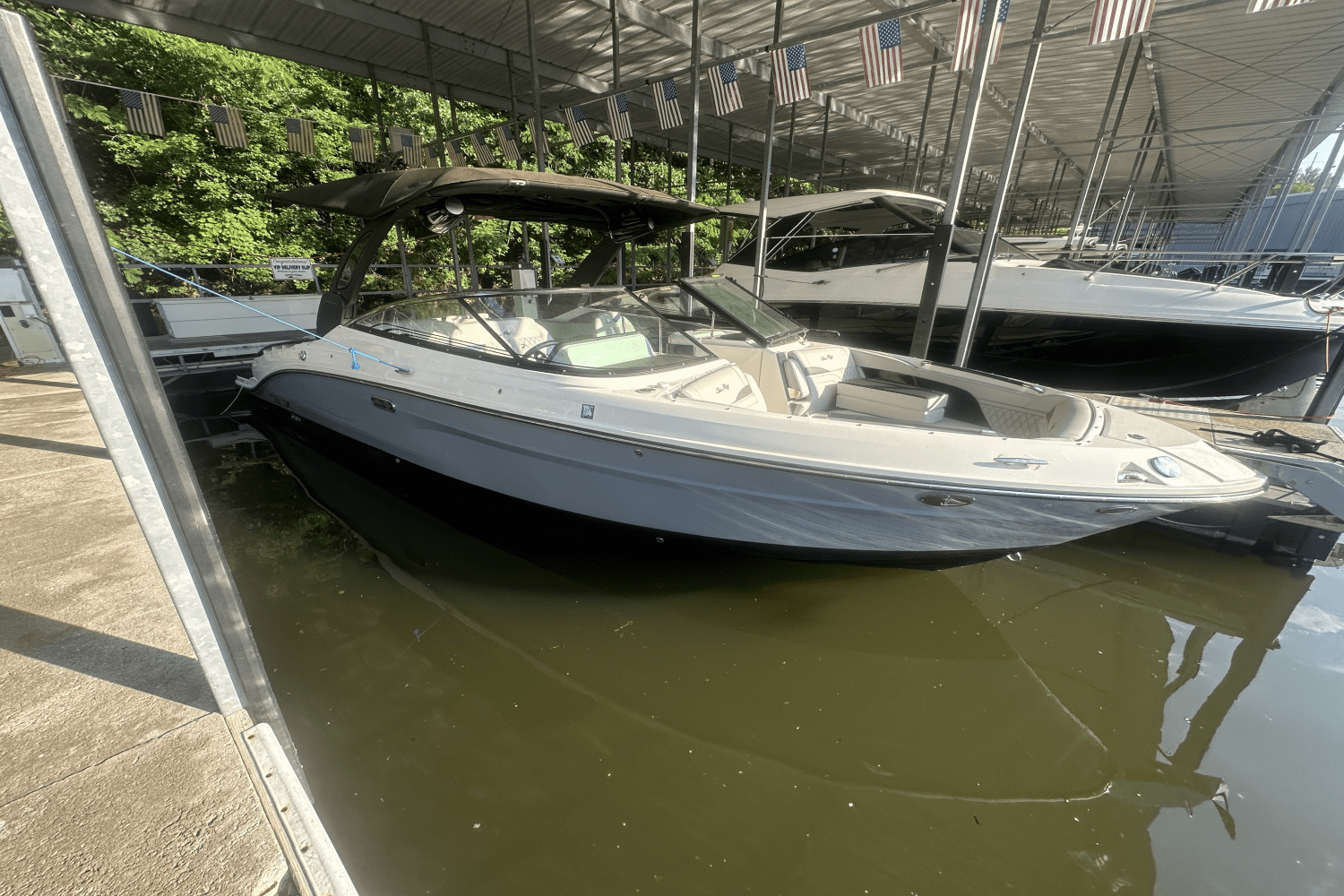 Slide: The Image of Sea Ray SLX 280 2025 - 19