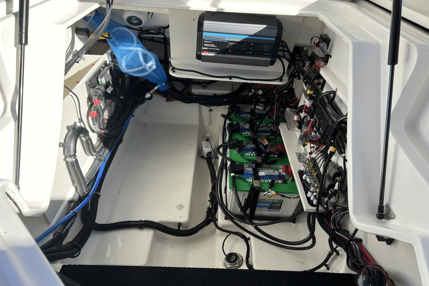 Slide: The Image of Sea Ray SLX 280 2025 - 19