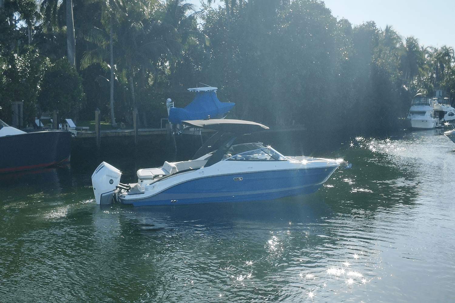 Slide: The Image of Sea Ray SLX 280 2025 - 2