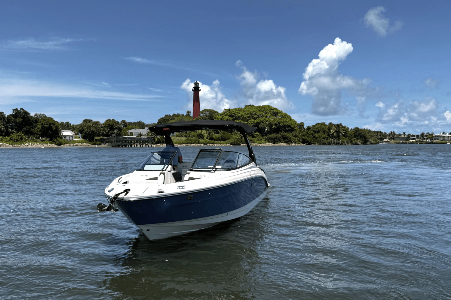 Slide: The Image of Sea Ray SLX 280 2025 - 2