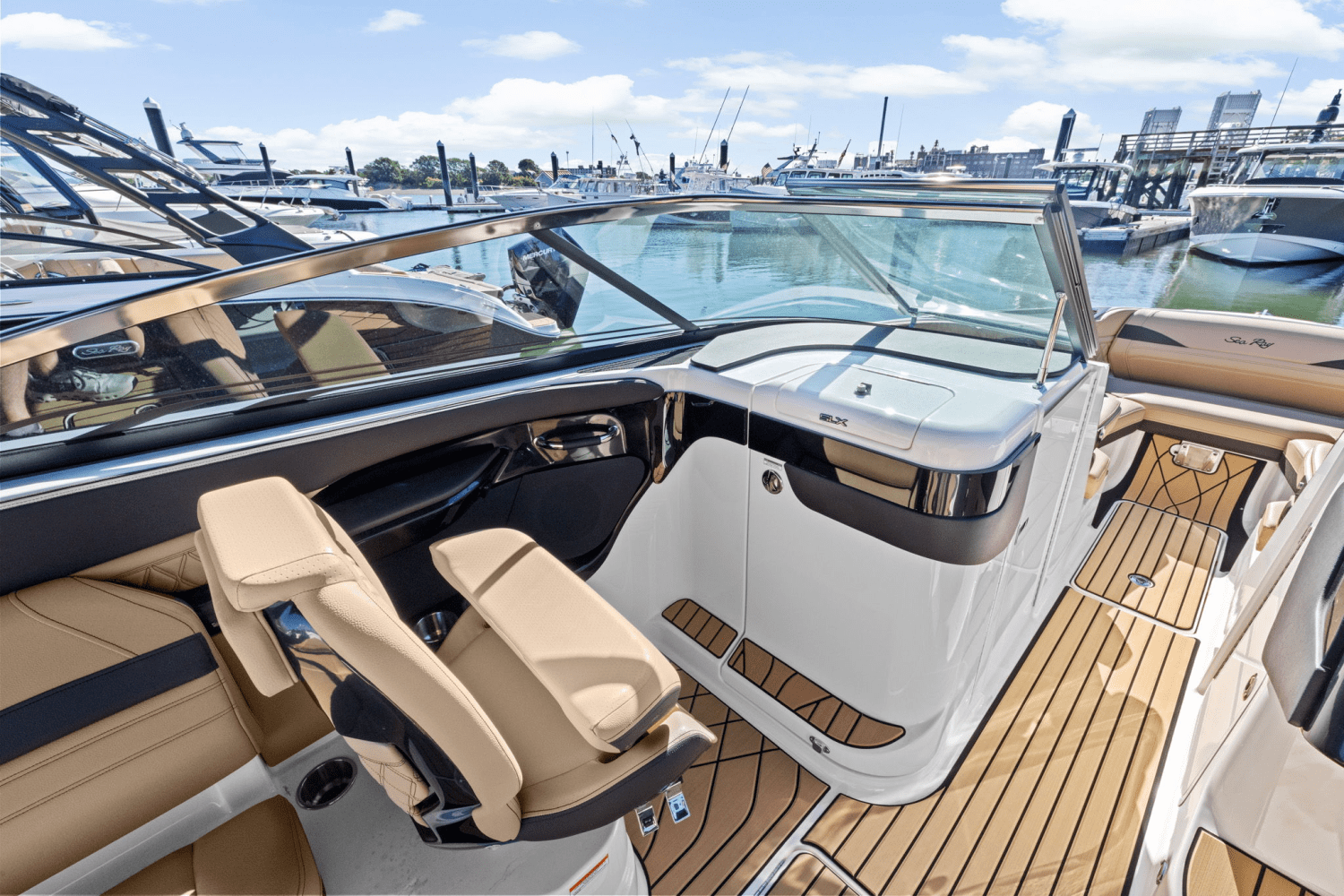 Slide: The Image of Sea Ray SLX 280 2025 - 20