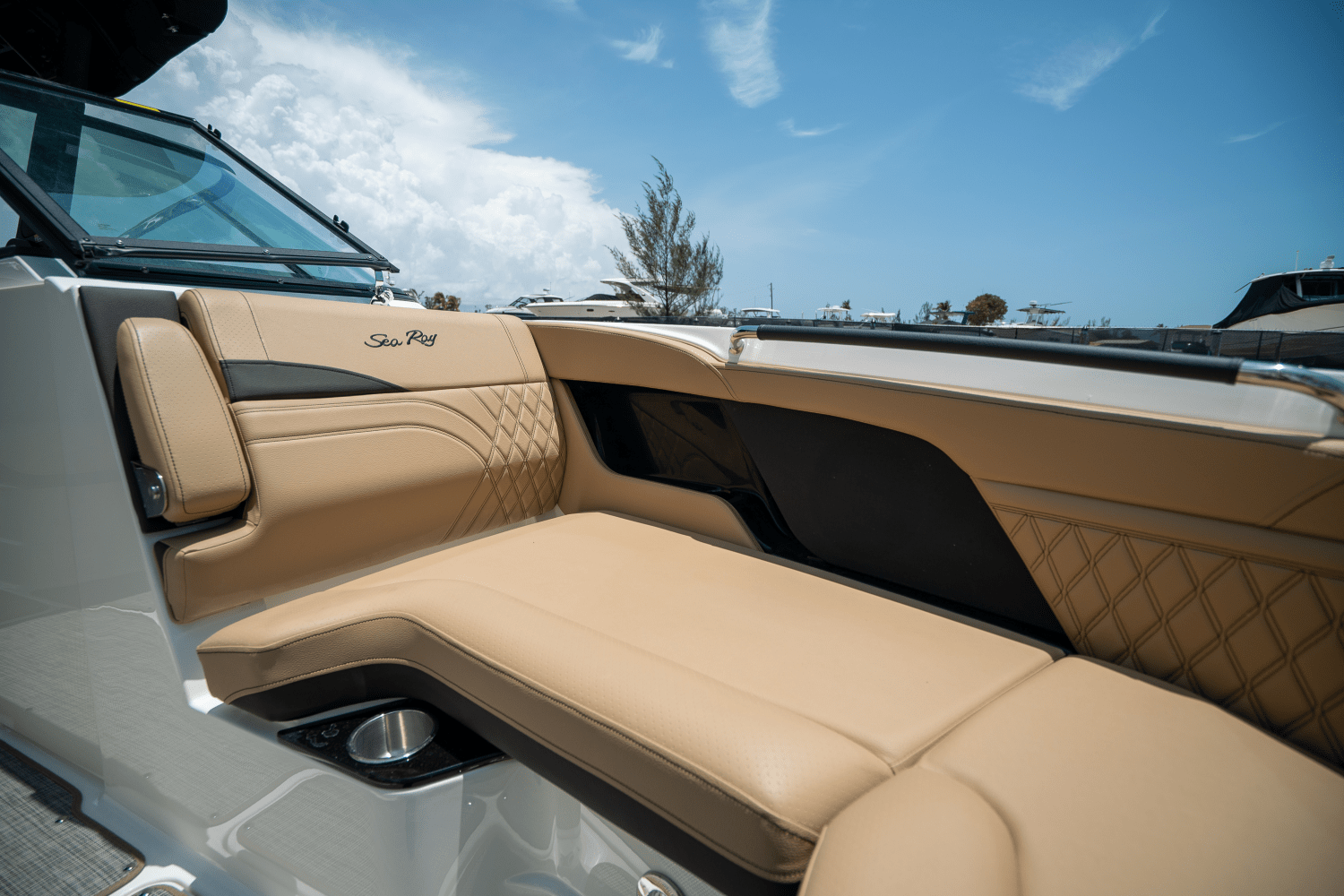 Slide: The Image of Sea Ray SLX 280 2025 - 20