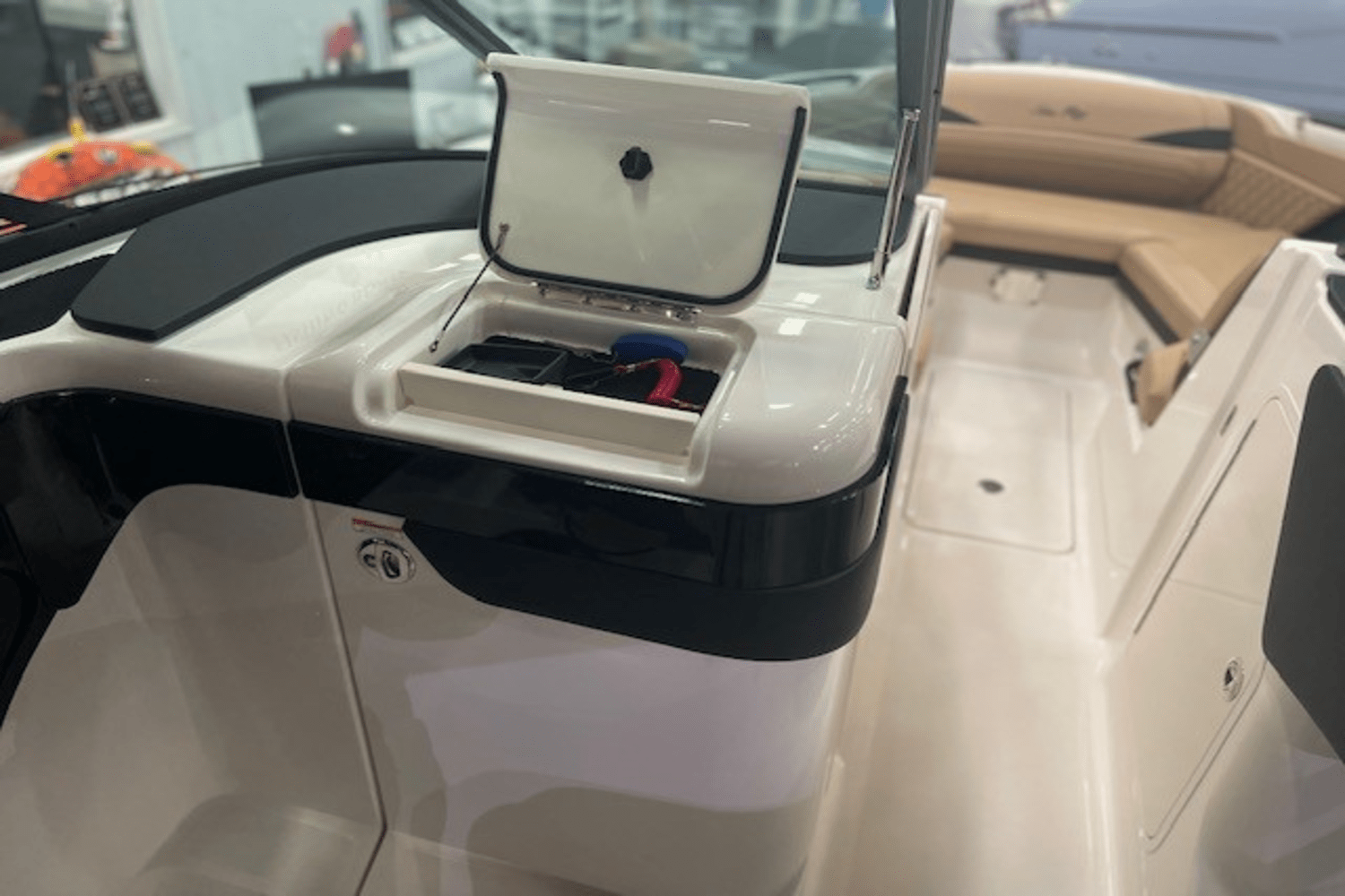 Slide: The Image of Sea Ray SLX 280 2025 - 20