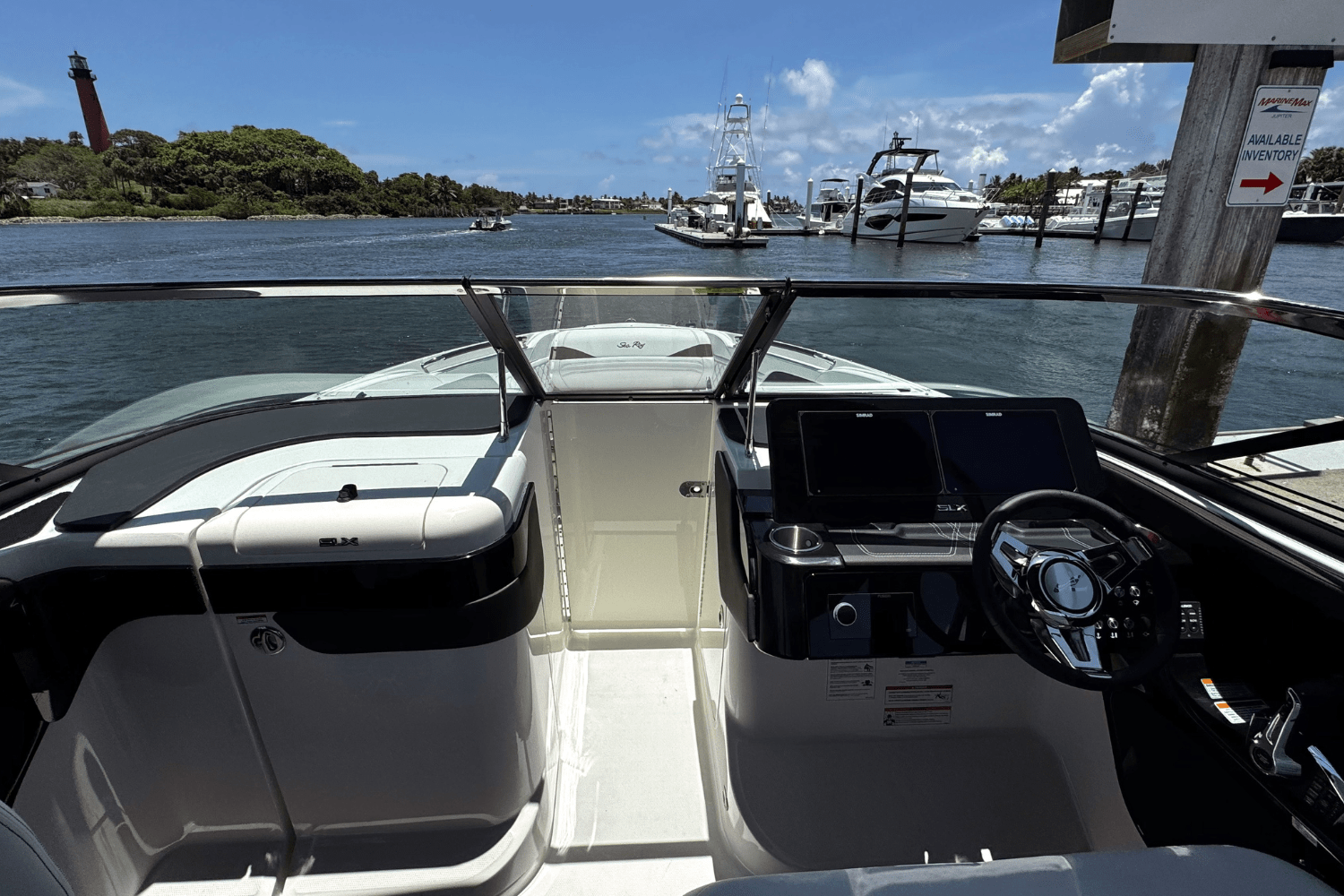 Slide: The Image of Sea Ray SLX 280 2025 - 20