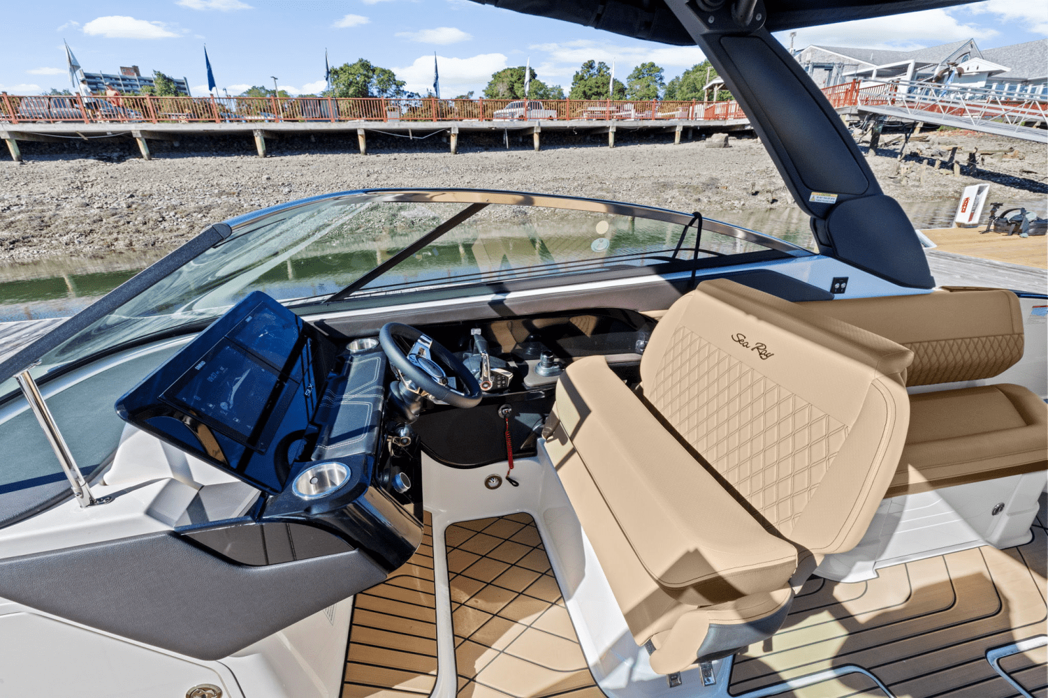 Slide: The Image of Sea Ray SLX 280 2025 - 21