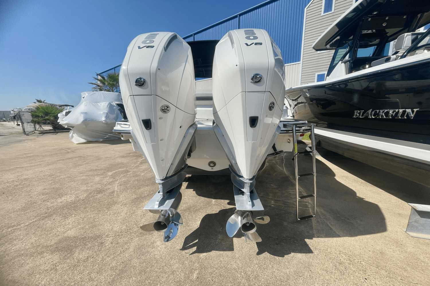 Slide: The Image of Sea Ray SLX 280 2025 - 21