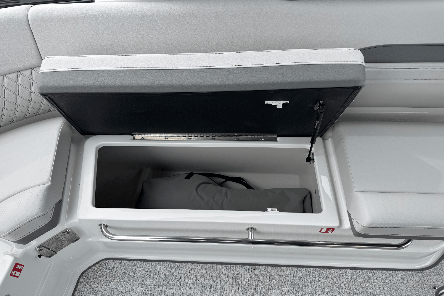 Slide: The Image of Sea Ray SLX 280 2025 - 21