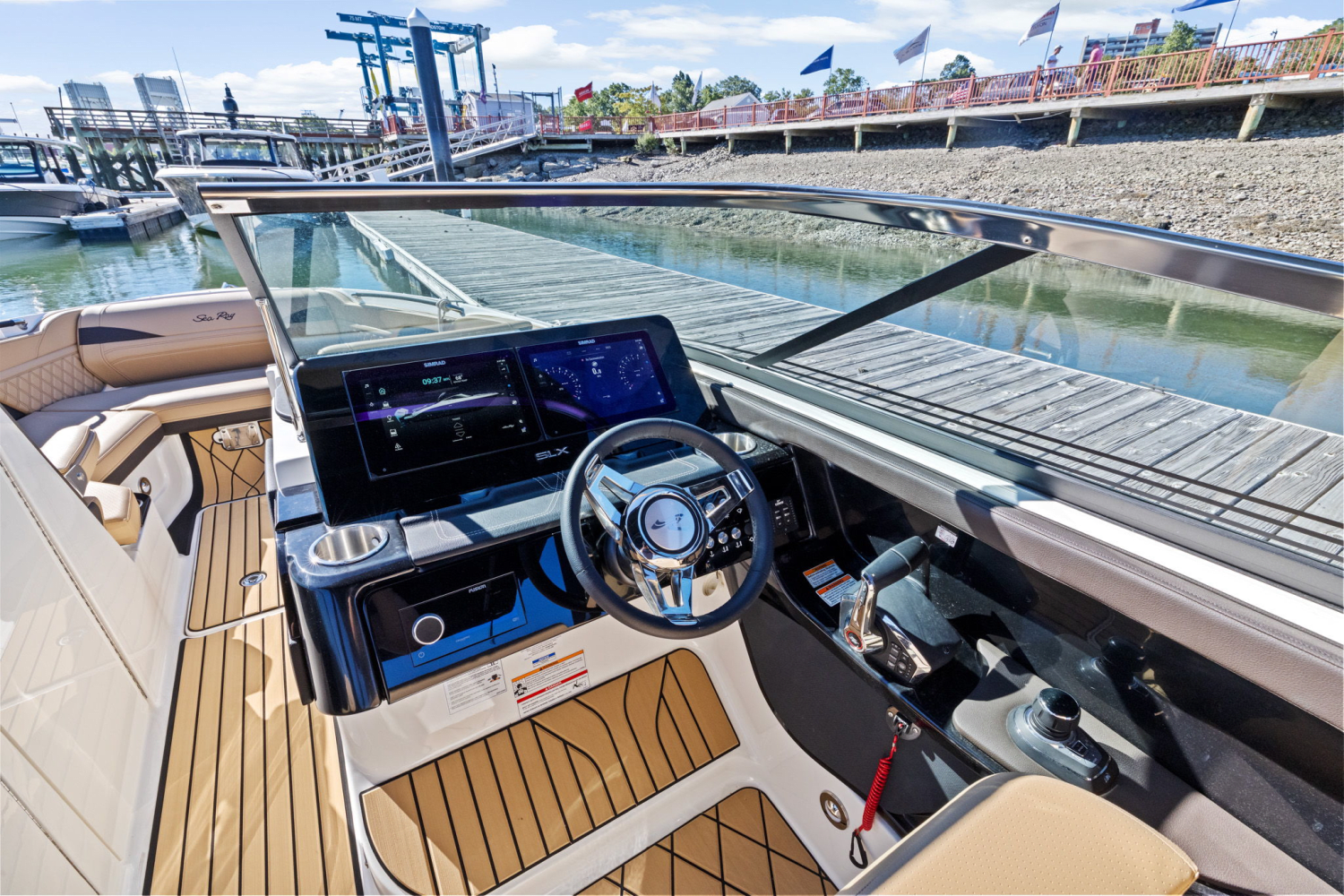 Slide: The Image of Sea Ray SLX 280 2025 - 22