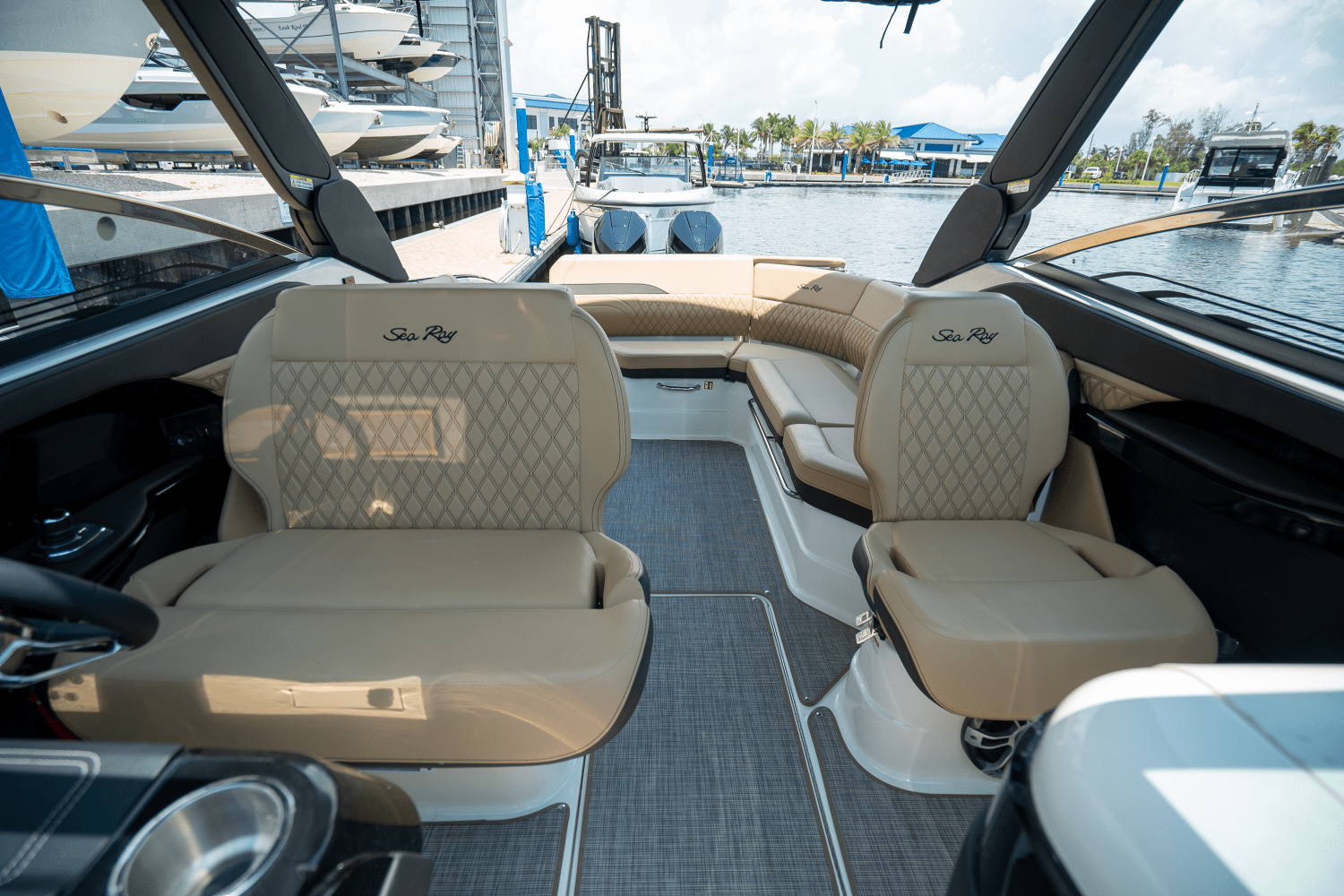 Slide: The Image of Sea Ray SLX 280 2025 - 22