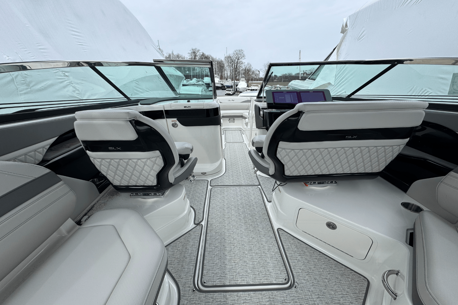 Slide: The Image of Sea Ray SLX 280 2025 - 22