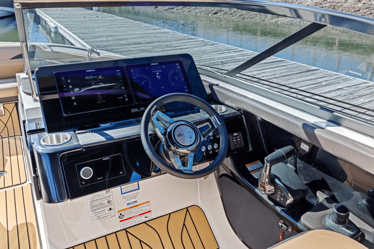 Slide: The Image of Sea Ray SLX 280 2025 - 23