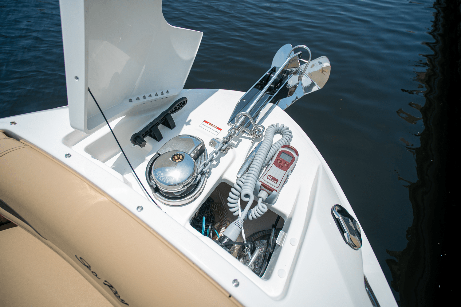 Slide: The Image of Sea Ray SLX 280 2025 - 23