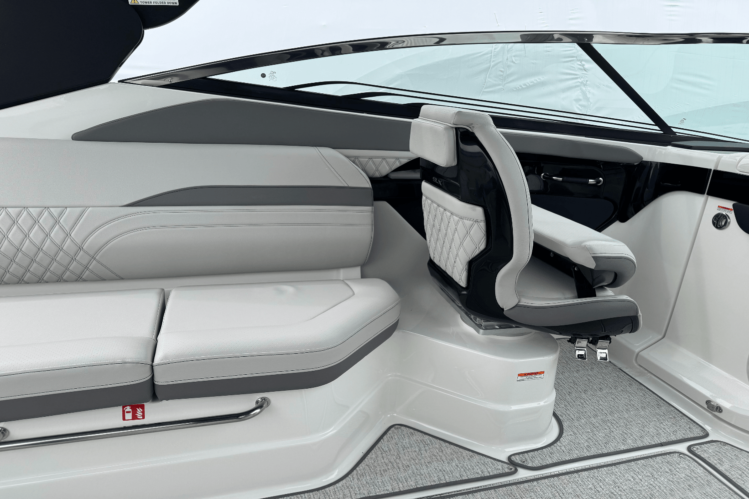 Slide: The Image of Sea Ray SLX 280 2025 - 23