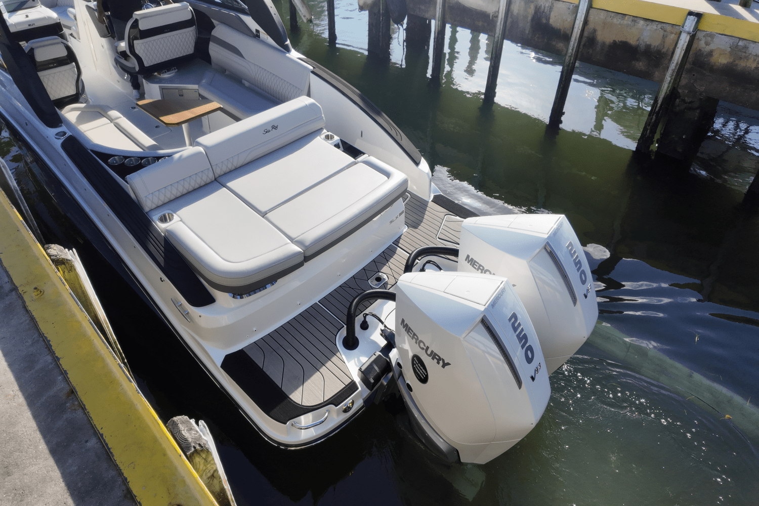 Slide: The Image of Sea Ray SLX 280 2025 - 24