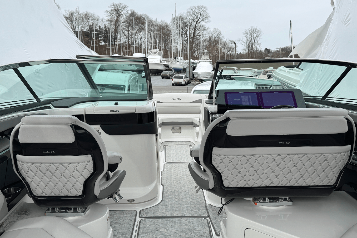 Slide: The Image of Sea Ray SLX 280 2025 - 24