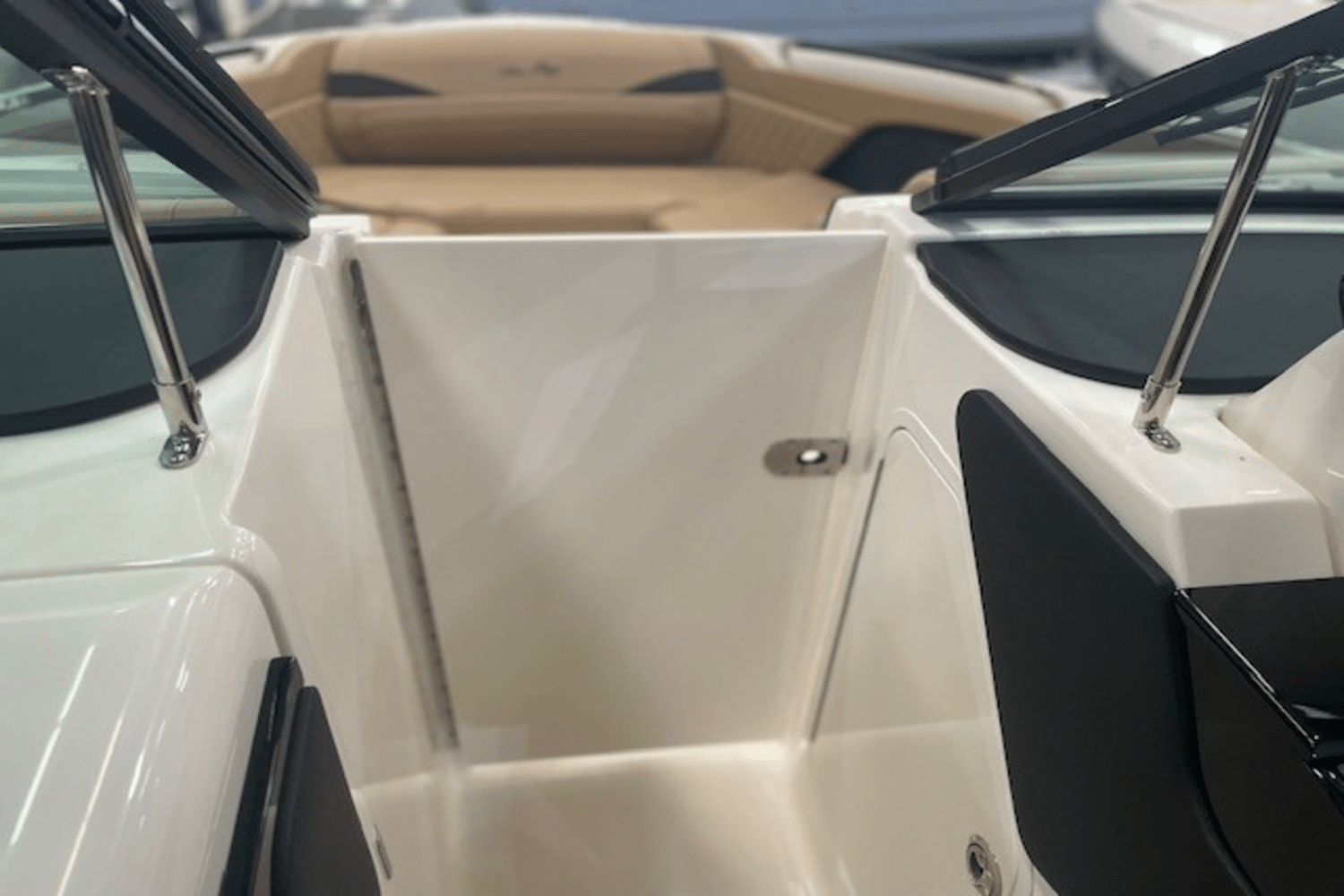 Slide: The Image of Sea Ray SLX 280 2025 - 24