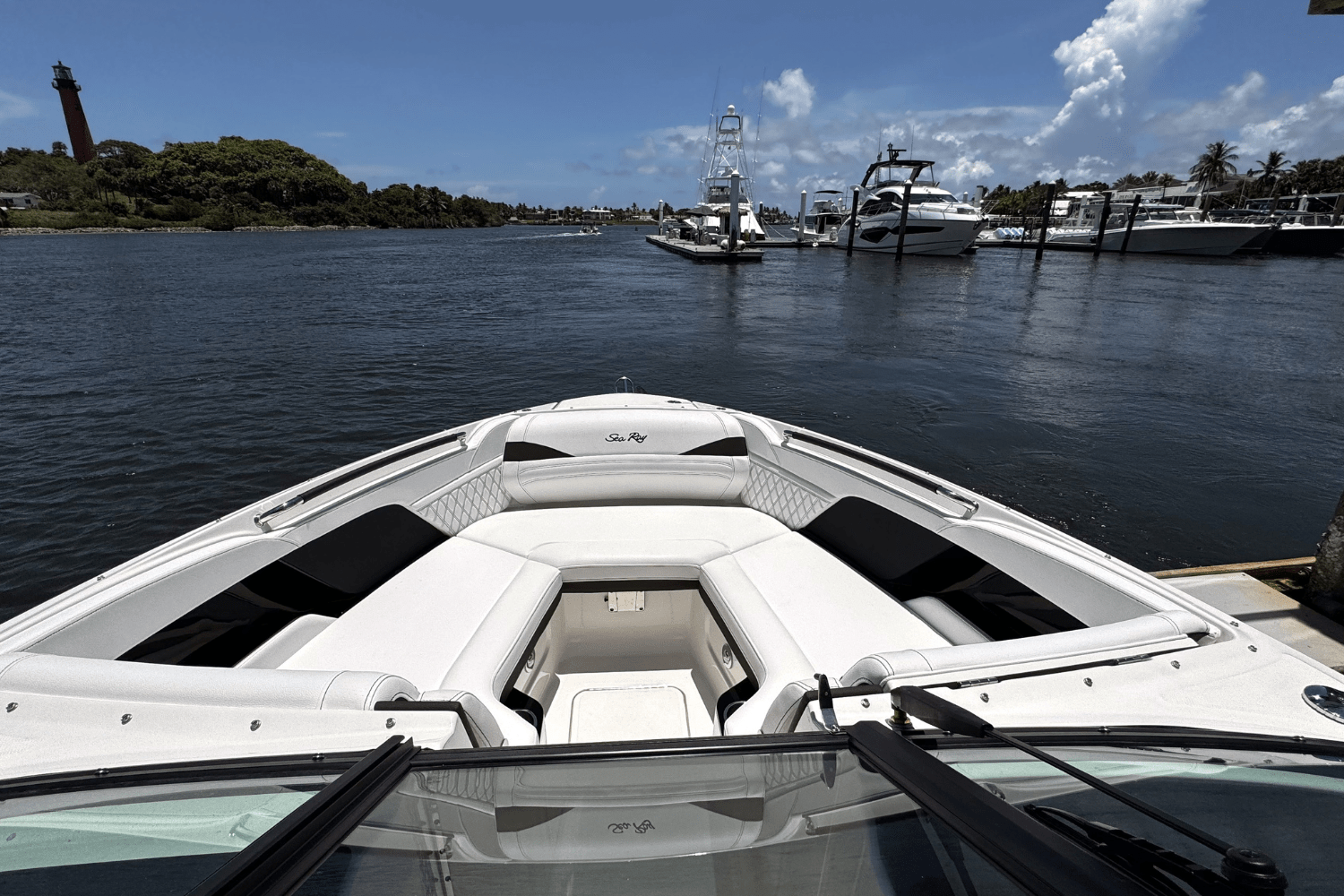 Slide: The Image of Sea Ray SLX 280 2025 - 24