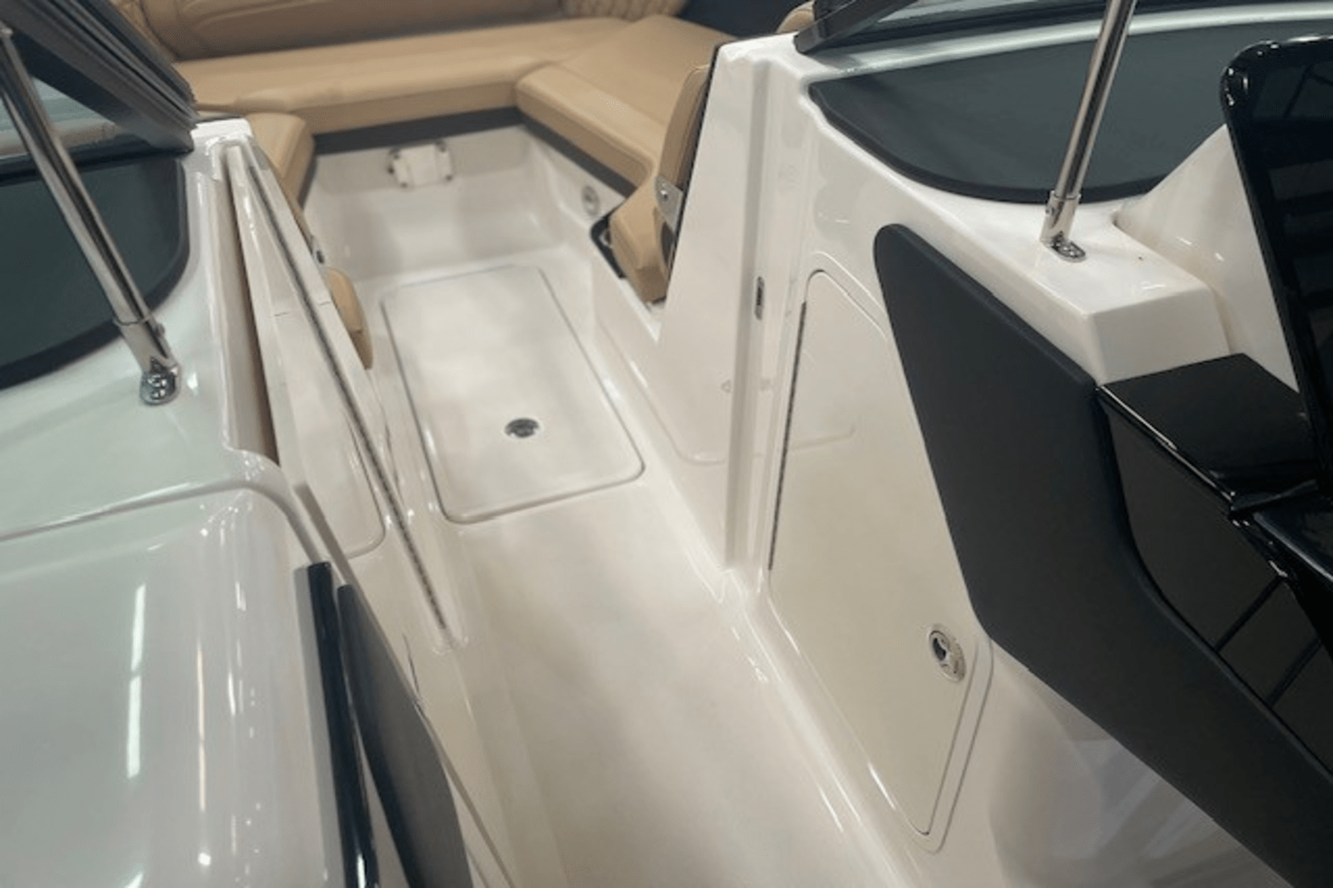 Slide: The Image of Sea Ray SLX 280 2025 - 25