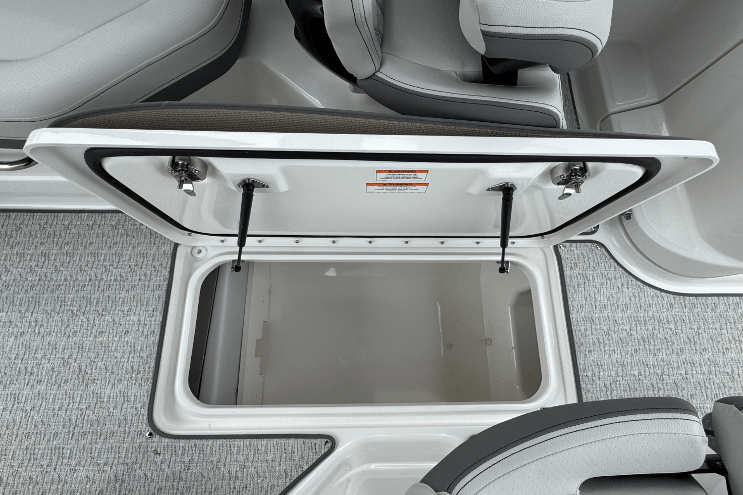 Slide: The Image of Sea Ray SLX 280 2025 - 25