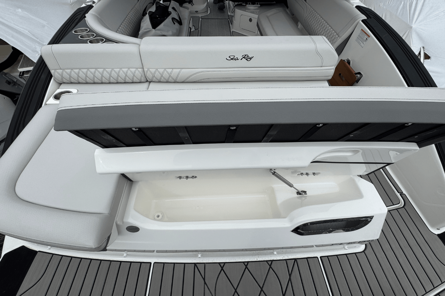 Slide: The Image of Sea Ray SLX 280 2025 - 26