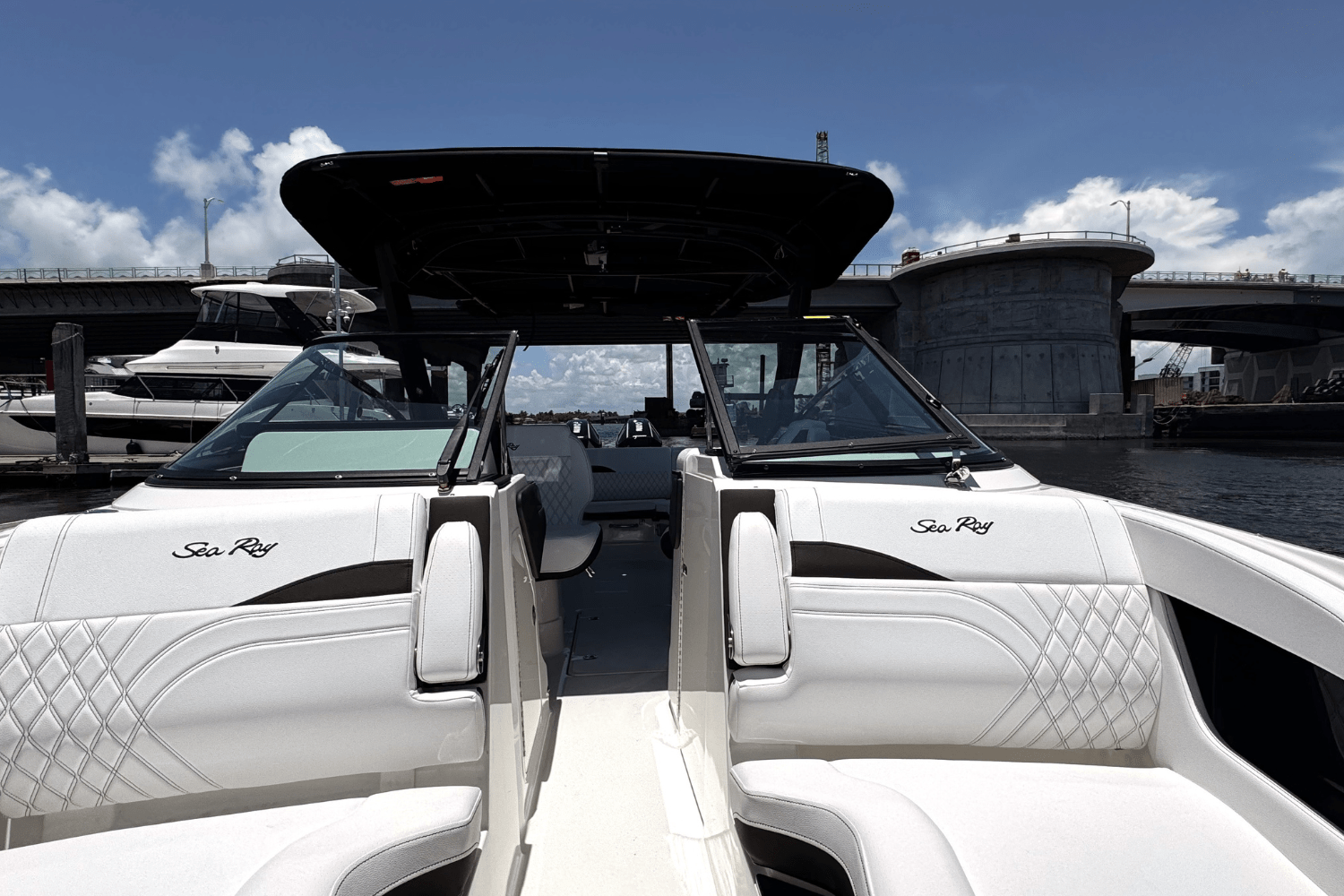 Slide: The Image of Sea Ray SLX 280 2025 - 26