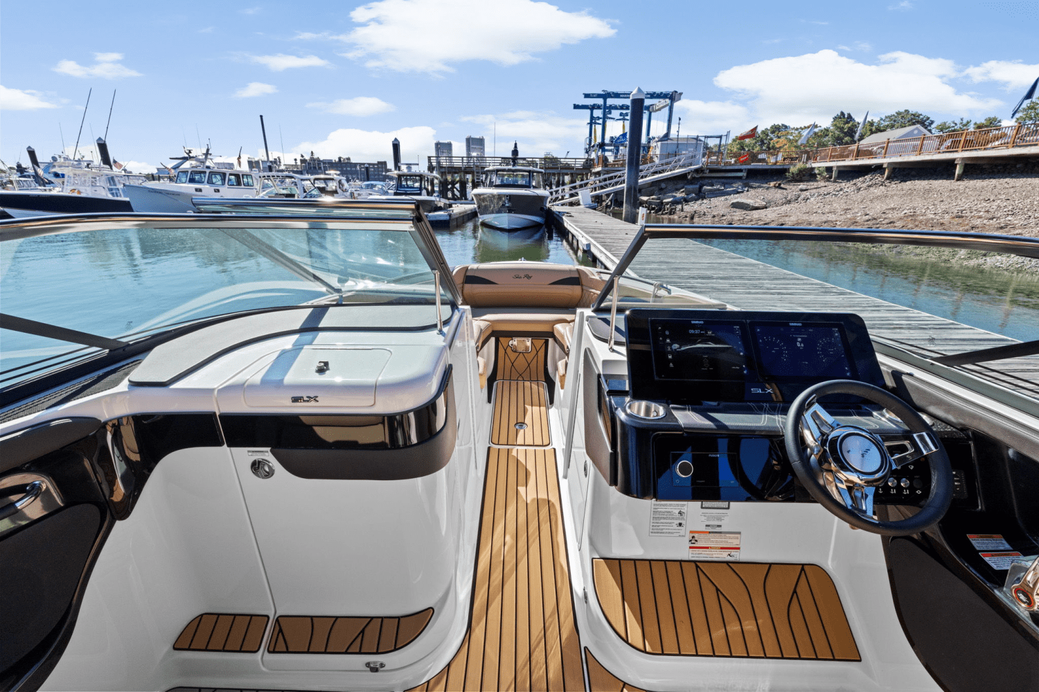 Slide: The Image of Sea Ray SLX 280 2025 - 27