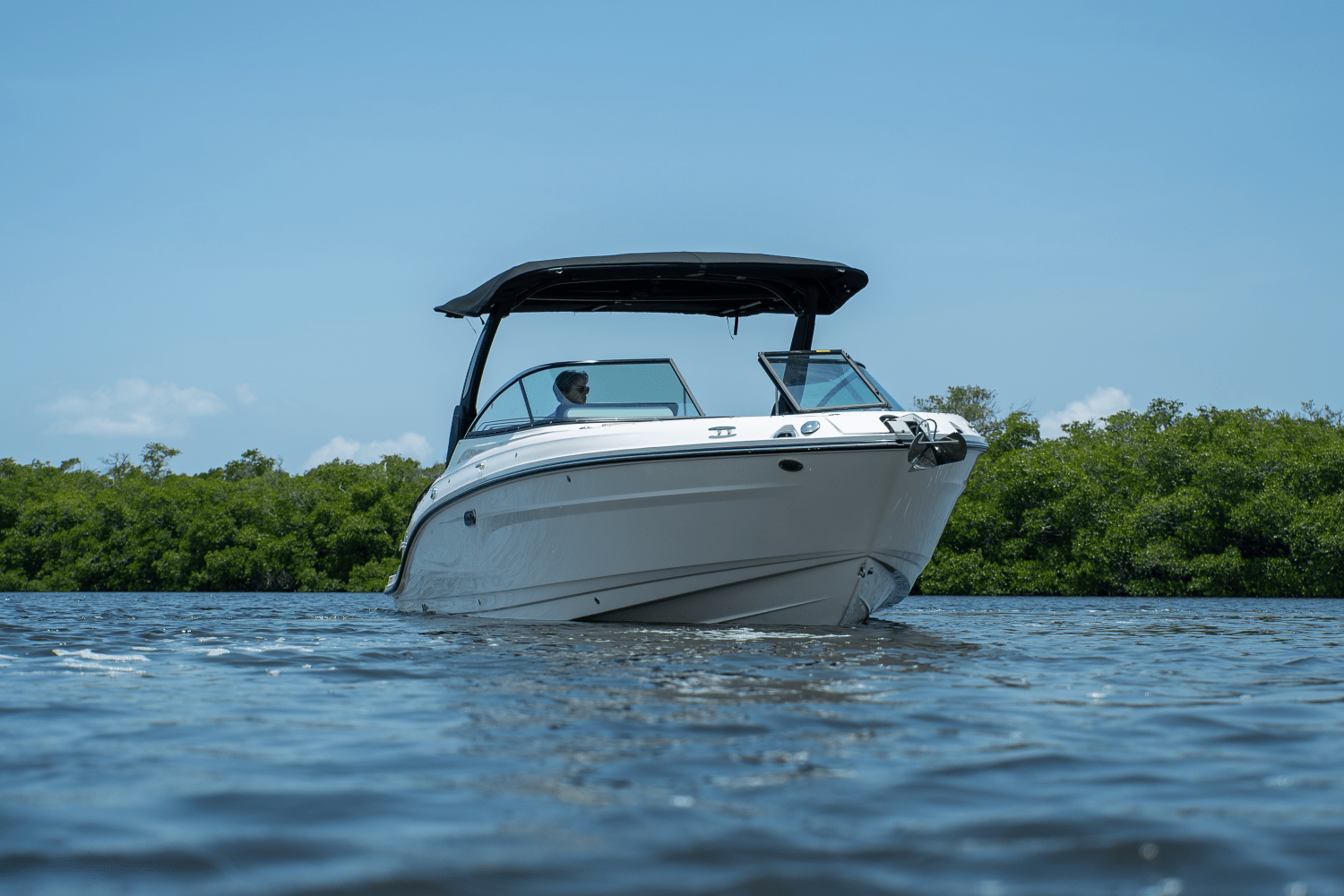 Slide: The Image of Sea Ray SLX 280 2025 - 27