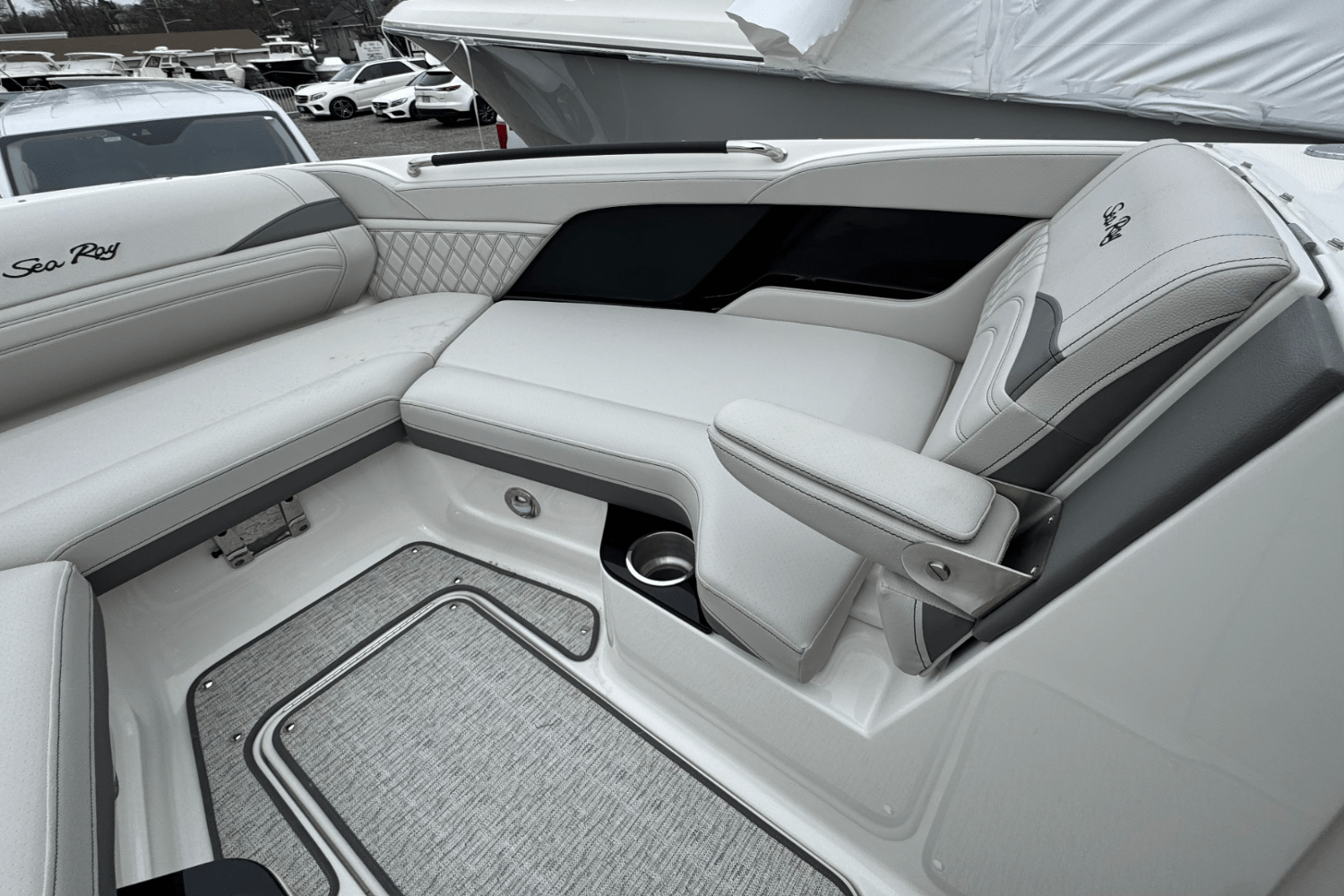 Slide: The Image of Sea Ray SLX 280 2025 - 27