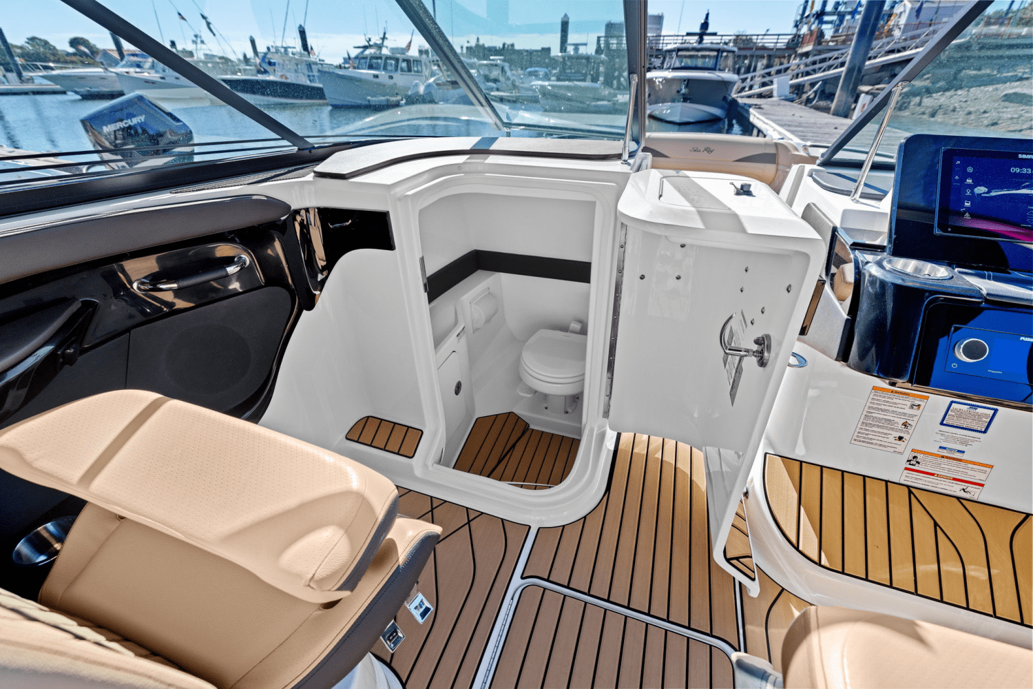 Slide: The Image of Sea Ray SLX 280 2025 - 28