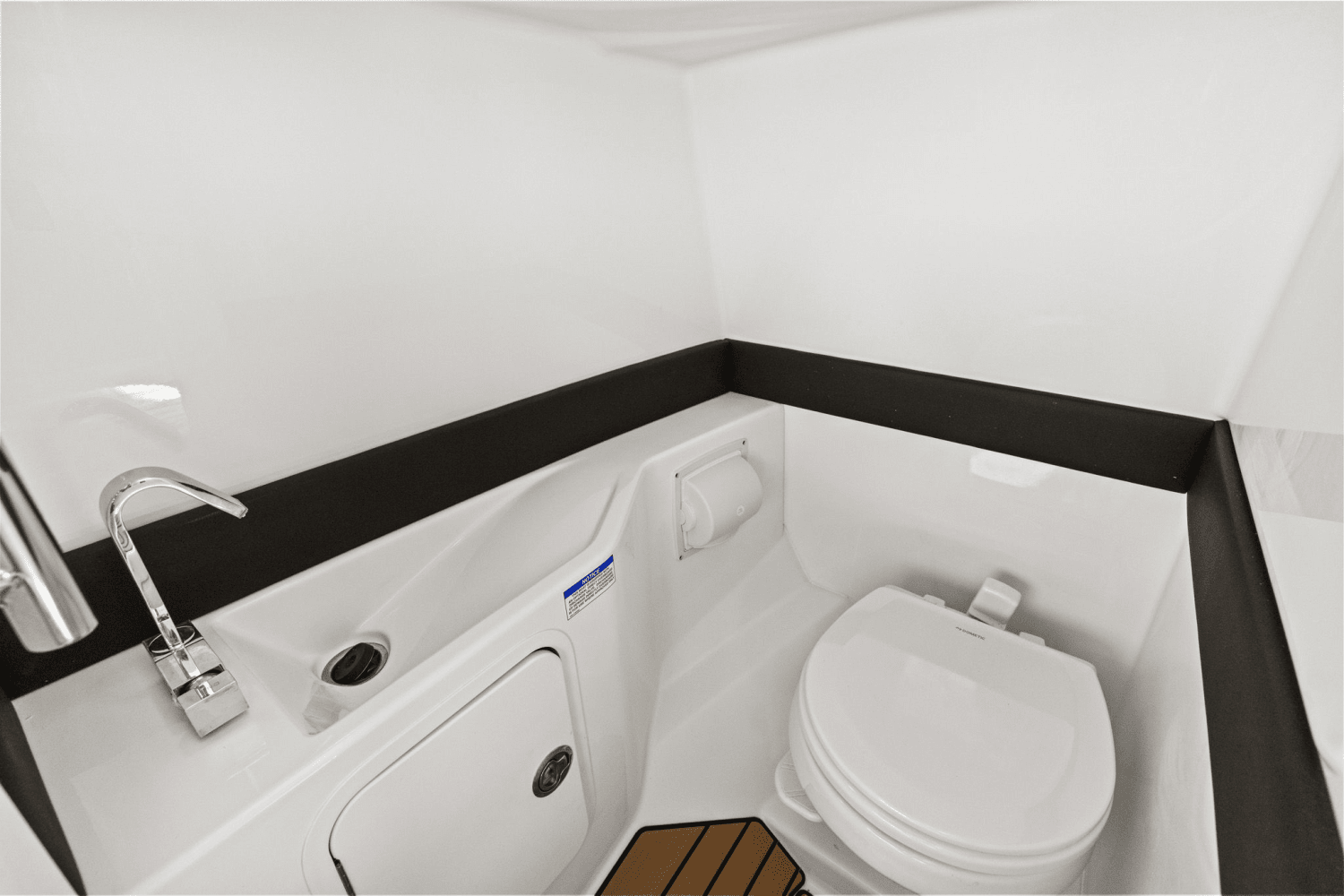 Slide: The Image of Sea Ray SLX 280 2025 - 29