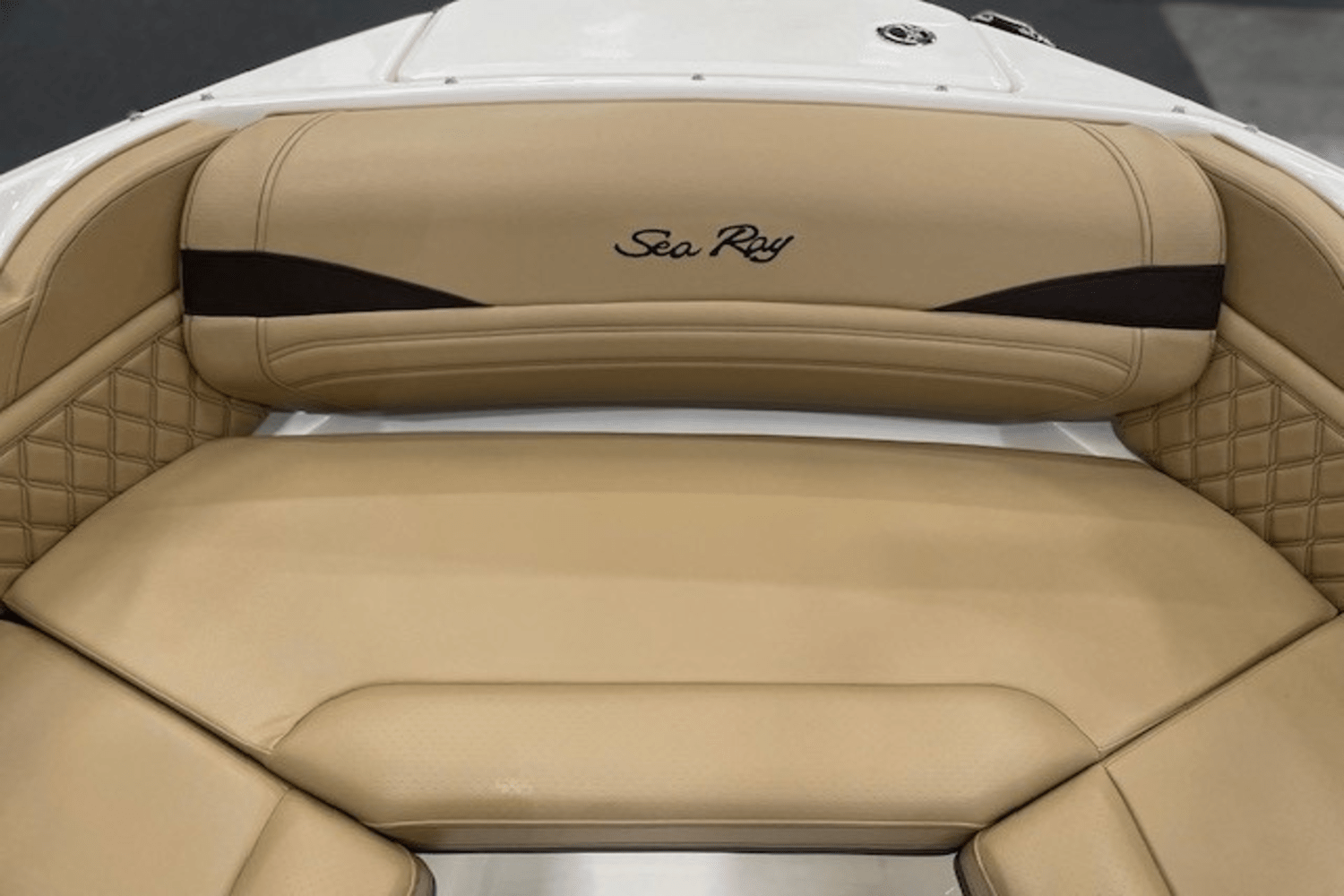 Slide: The Image of Sea Ray SLX 280 2025 - 29