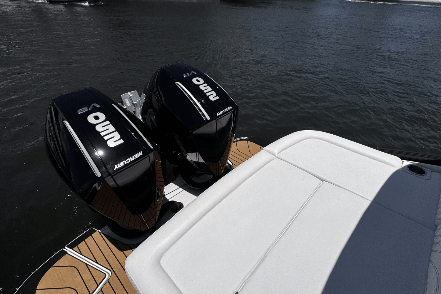 Slide: The Image of Sea Ray SLX 280 2025 - 29