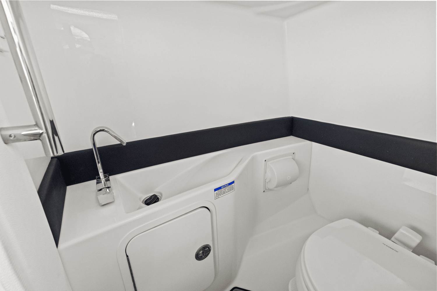 Slide: The Image of Sea Ray SLX 280 2025 - 30