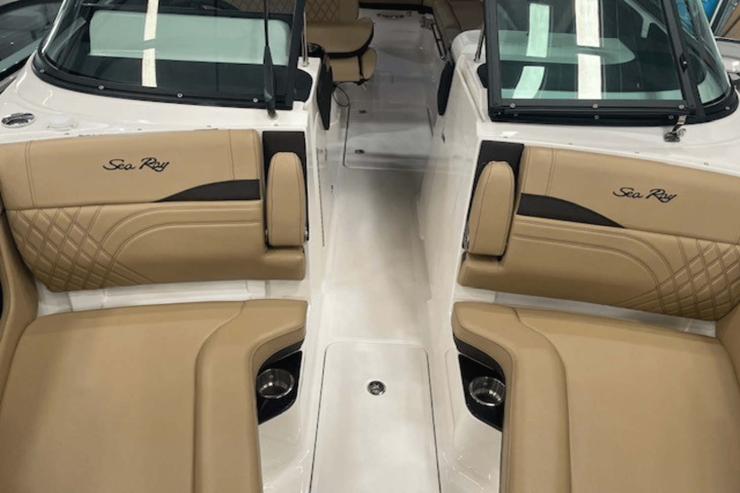 Slide: The Image of Sea Ray SLX 280 2025 - 30