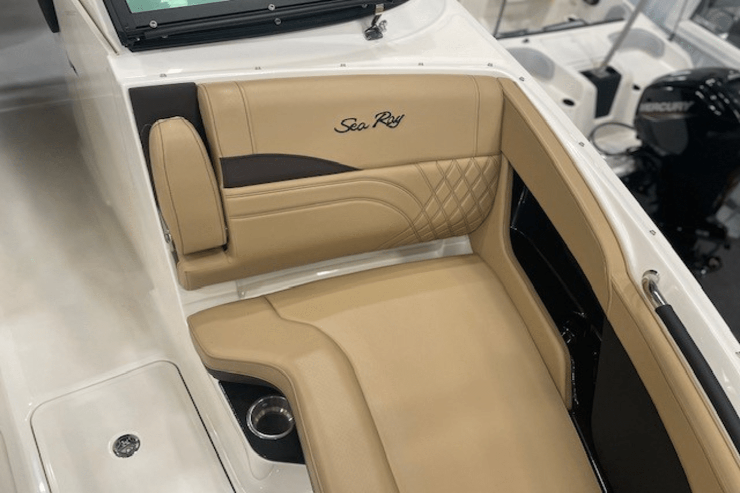 Slide: The Image of Sea Ray SLX 280 2025 - 31