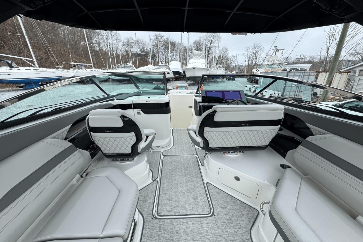 Slide: The Image of Sea Ray SLX 280 2025 - 31