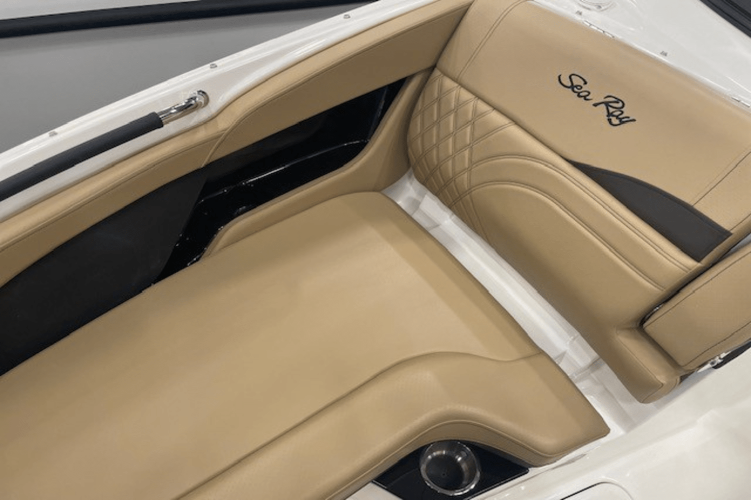 Slide: The Image of Sea Ray SLX 280 2025 - 32