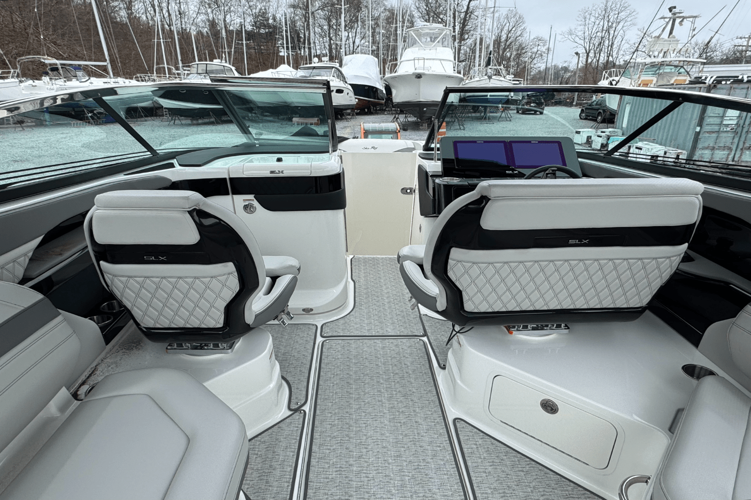 Slide: The Image of Sea Ray SLX 280 2025 - 32