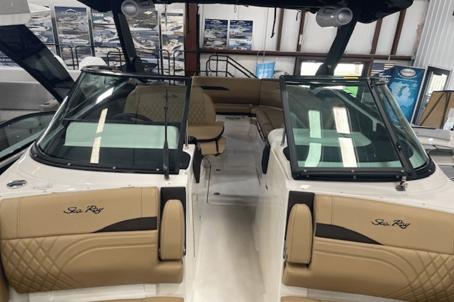 Slide: The Image of Sea Ray SLX 280 2025 - 33